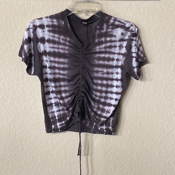 MONROW Tie Dye Drawstring Cropped V-neck Ruched Tee Size S - Picture 4 of 7